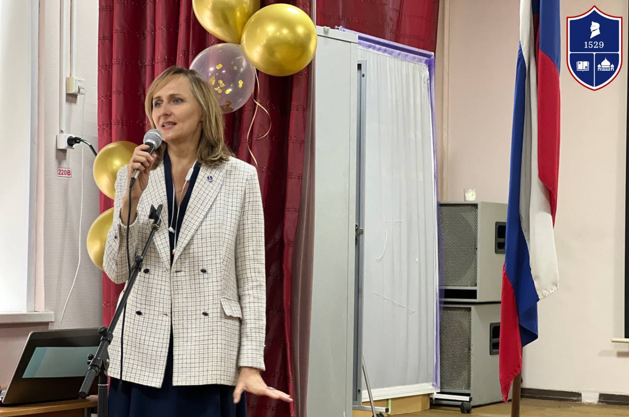 Школа на староконюшенном переулке в москве 1529. Школа имени грибоедова москва. 97 дом на канале грибоедова. Школа 1529 староконюшенный. Школа грибоедова москва.